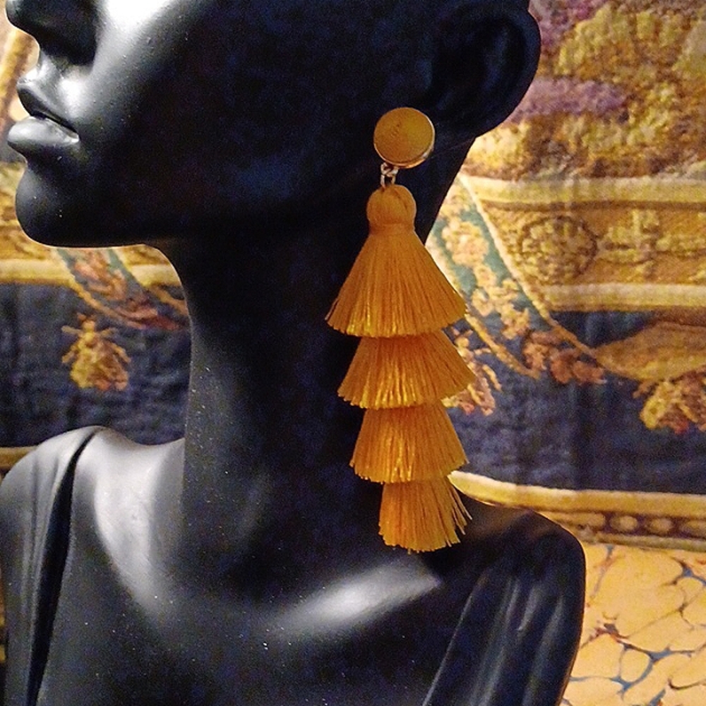 WOMAN'S WOW! EARRINGS
